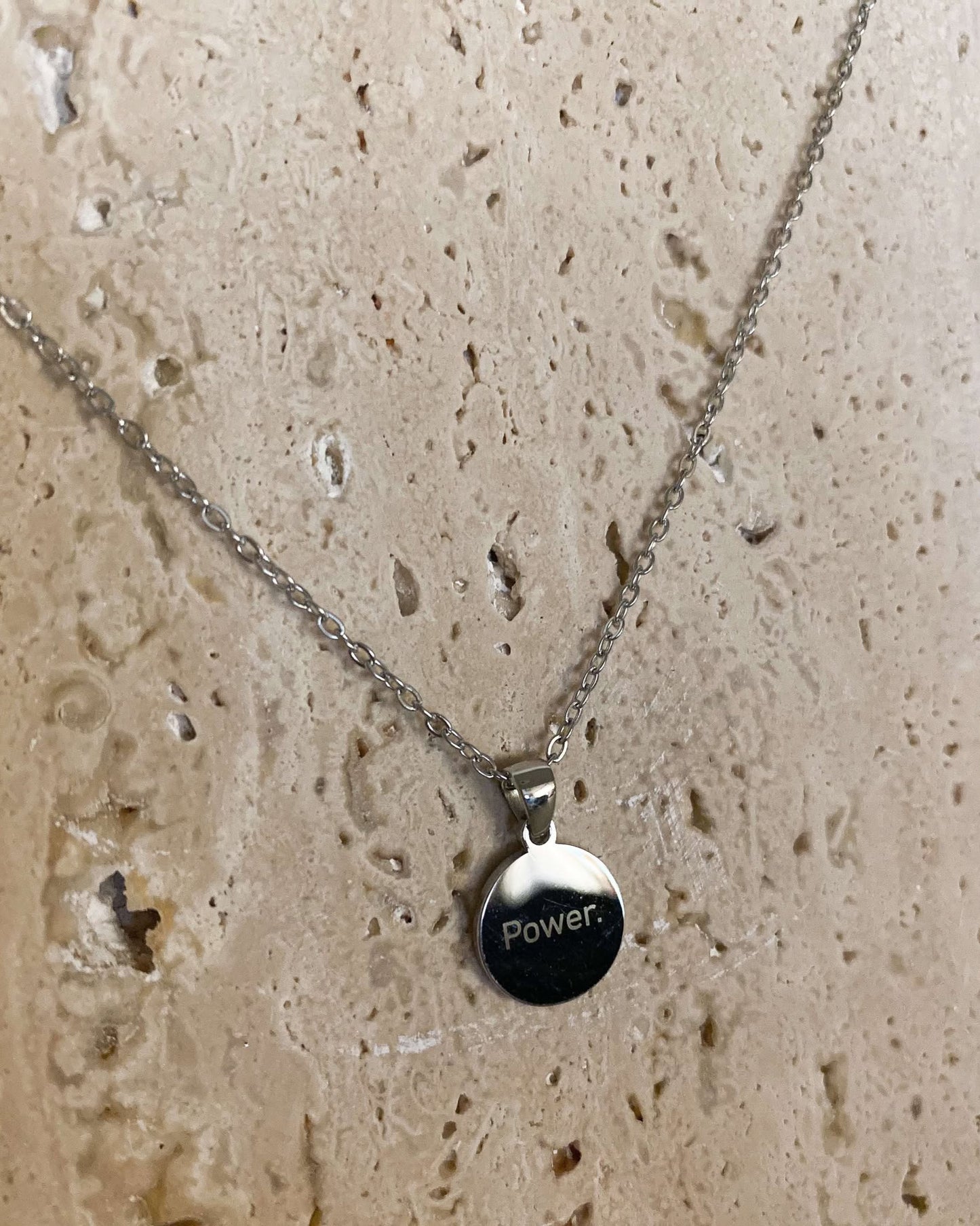 Silverfärgat stålhalsband – Brick