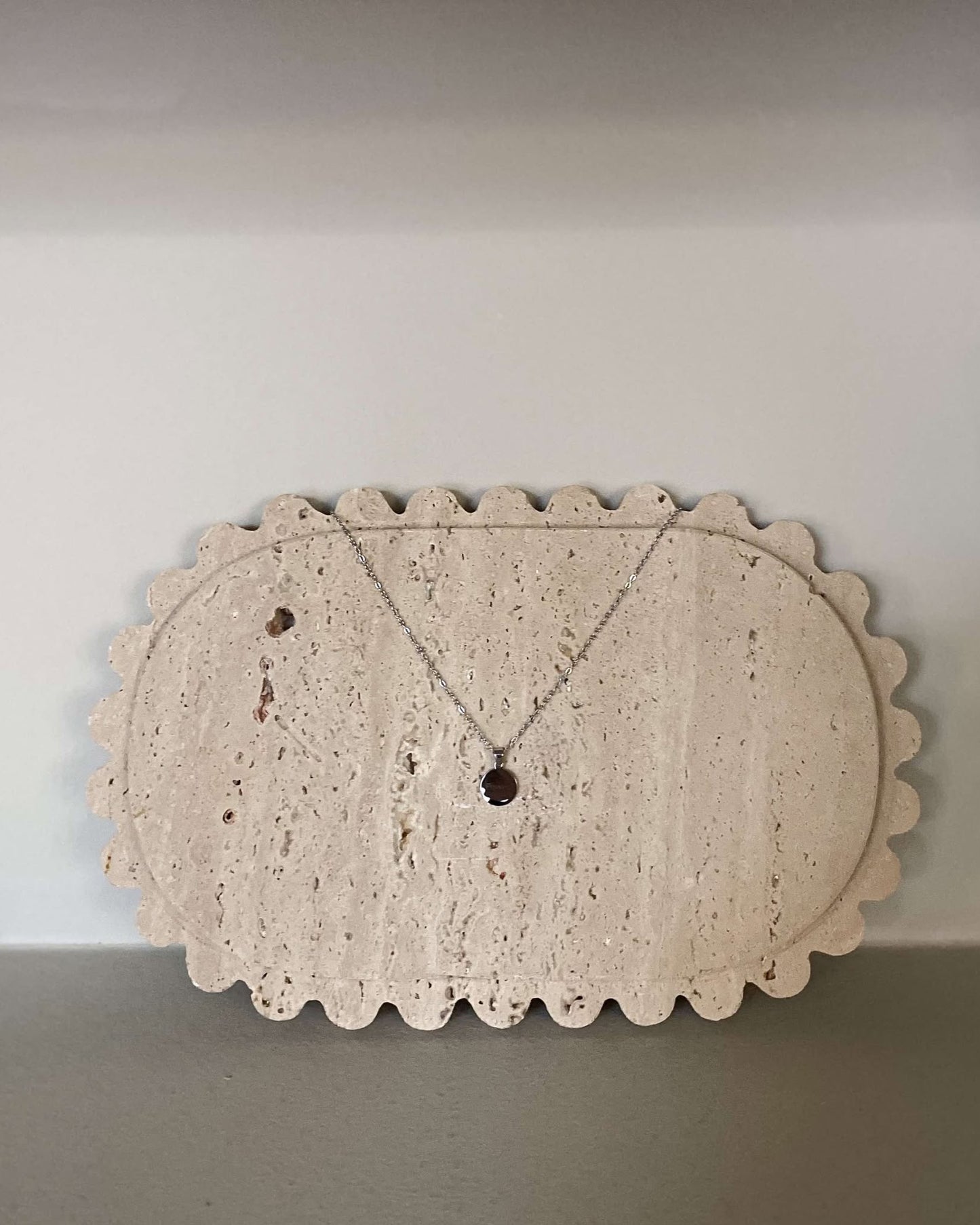 Silverfärgat stålhalsband – Brick